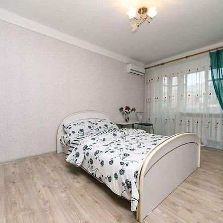 Comfortable One Bad Near Guliver Киев Екстериор снимка