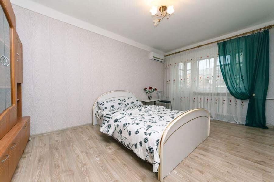 Comfortable One Bad Near Guliver Киев Екстериор снимка
