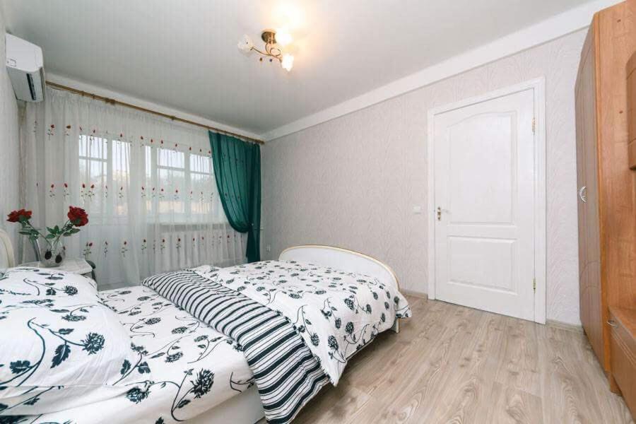 Comfortable One Bad Near Guliver Киев Екстериор снимка