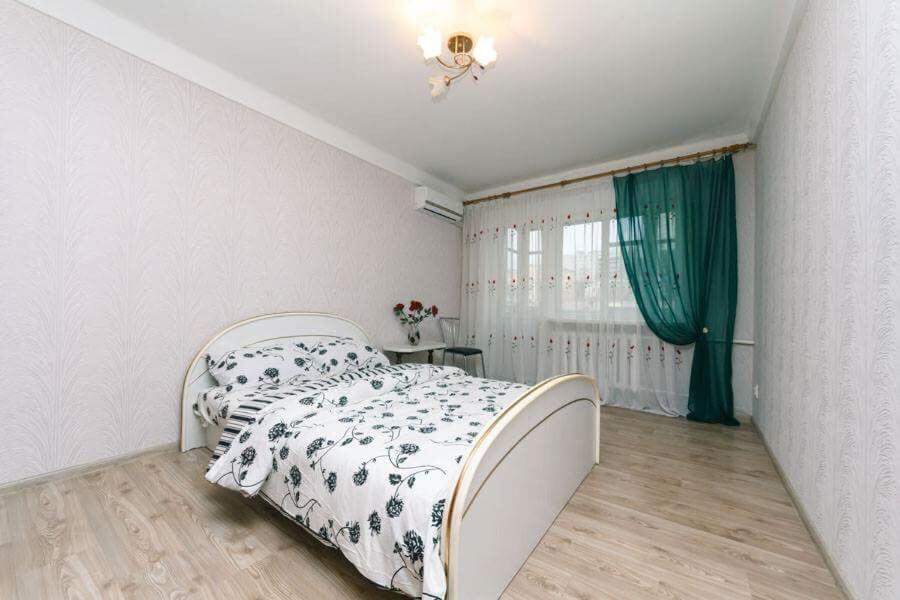 Comfortable One Bad Near Guliver Киев Екстериор снимка